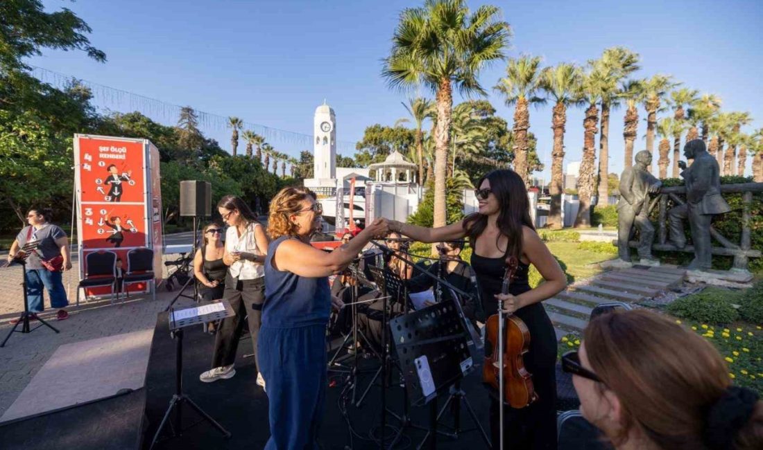 95. İzmir Enternasyonal Fuarı’nda (İEF) ziyaretçiler “Şef Sensin” etkinliğiyle orkestra