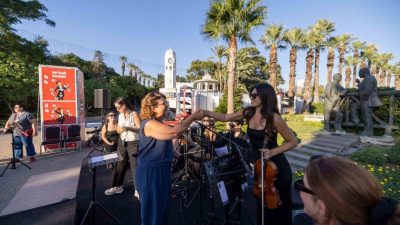 95. İzmir Enternasyonal Fuarı’nda (İEF) ziyaretçiler “Şef Sensin” etkinliğiyle orkestra