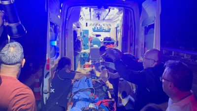 Manisa’nın Kula ilçesinde karayolunda seyir halinde olan kamyonet, kavşaktan karayoluna