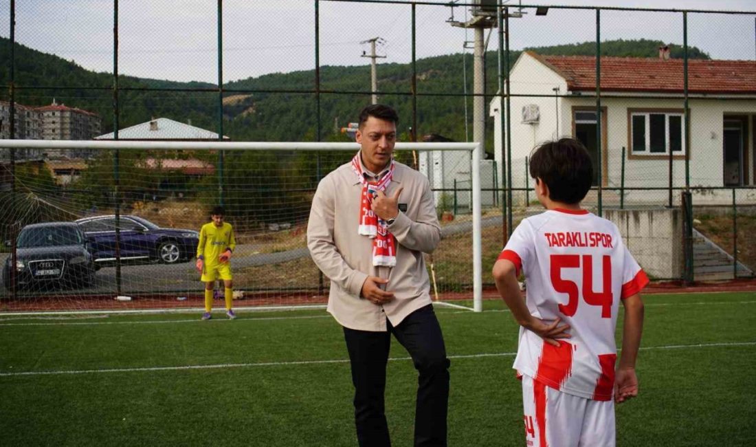 AK Parti MKYK Üyesi ve eski futbolcu Mesut Özil, “Türkiye