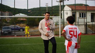 AK Parti MKYK Üyesi ve eski futbolcu Mesut Özil, “Türkiye