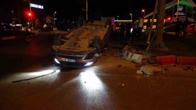 Malatya’da iki aracın çarpışması sonucu meydana gelen kazada 1’i çocuk