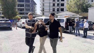 Bursa’nın İnegöl ilçesinde telefonda kendilerini polis olarak tanıtıp 71 yaşındaki