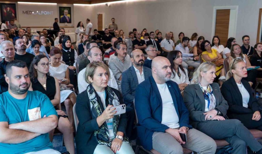 İEÜ Medical Point Hastanesinde düzenlenen çalışma toplantısında konuşan TÜYZE Başkanı