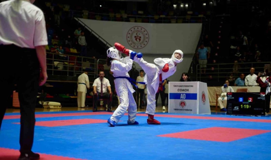 Samsun’da 7 ülkeden bin 247 sporcunun katılımıyla düzenlenen Karadeniz ve
