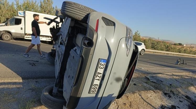 Ankara istikametinden Eskişehir istikametine seyreden bir otomobilin Sivrihisar yakınlarında kontrolden
