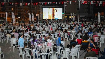 Mersin Büyükşehir Belediyesi, açık hava sineması etkinlikleriyle yaz akşamlarında vatandaşlara