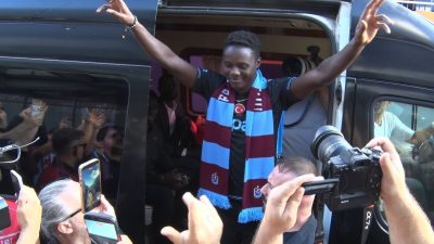Trabzonspor’un yeni transferi Franculino Dju, Trabzon’a geldi. Trabzonspor’un kadrosuna kattığı