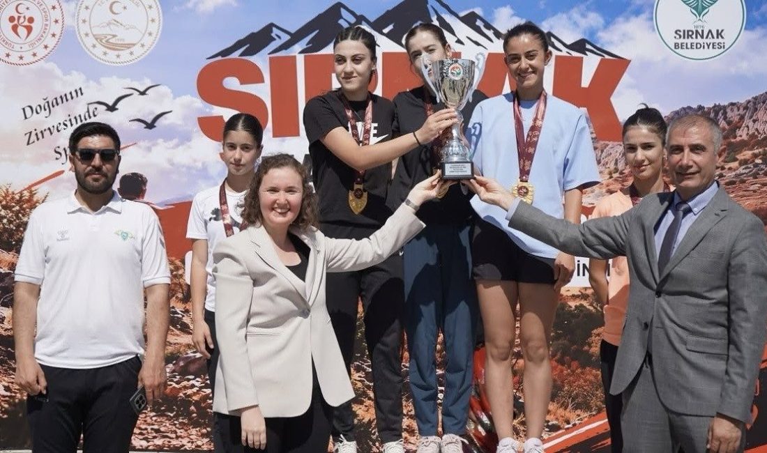 Vanlı atletizm sporcusu Meryem Korkuç, Şırnak’ta düzenlenen Dağ Koşuları Türkiye